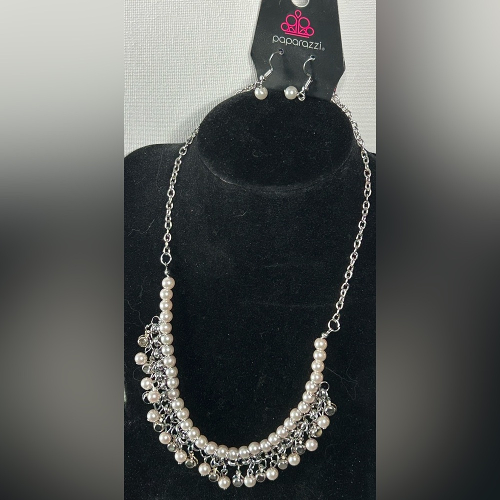 Paparazzi Silver and Pearl Necklace Set